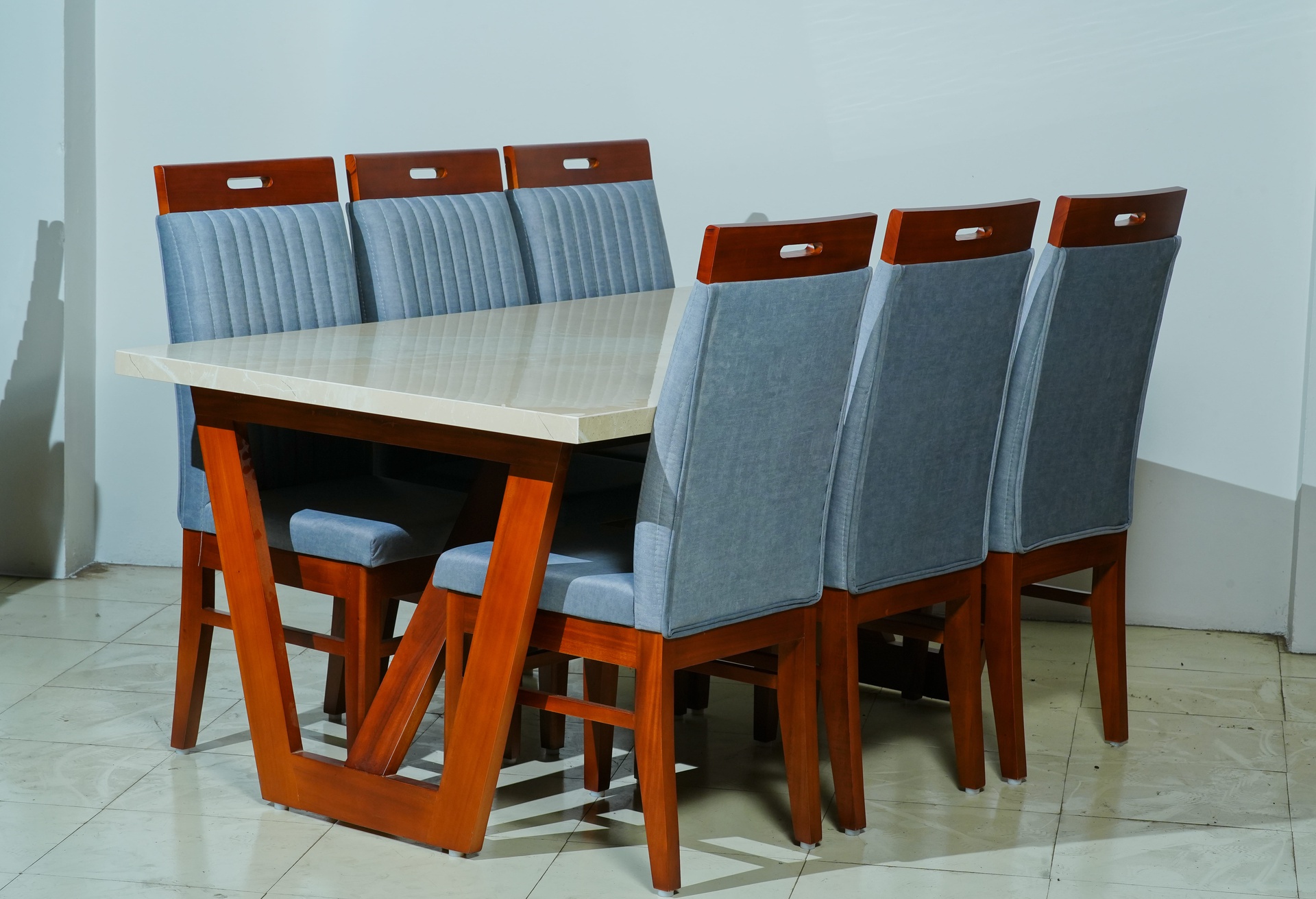 Fine Furniture+Dining Table